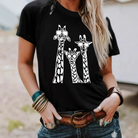 Round neck short sleeved T-shirt printed with giraffe