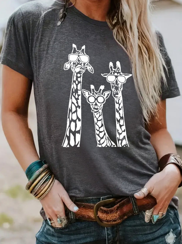 Round neck short sleeved T-shirt printed with giraffe