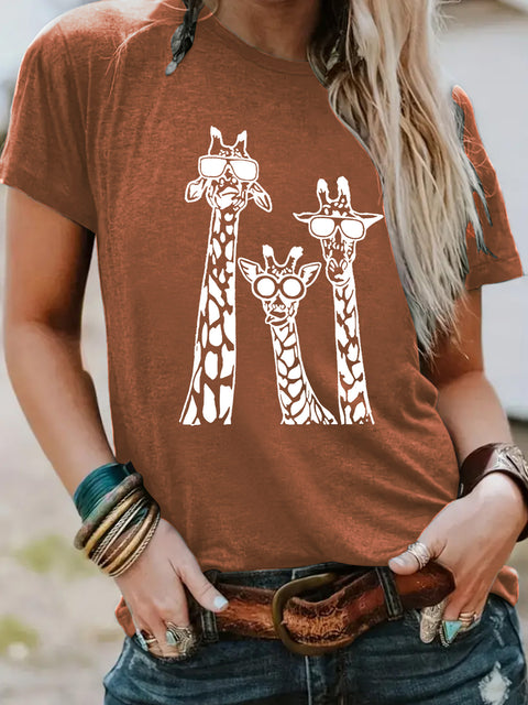 Round neck short sleeved T-shirt printed with giraffe