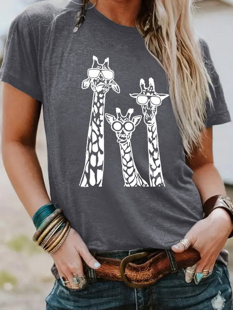 Round neck short sleeved T-shirt printed with giraffe